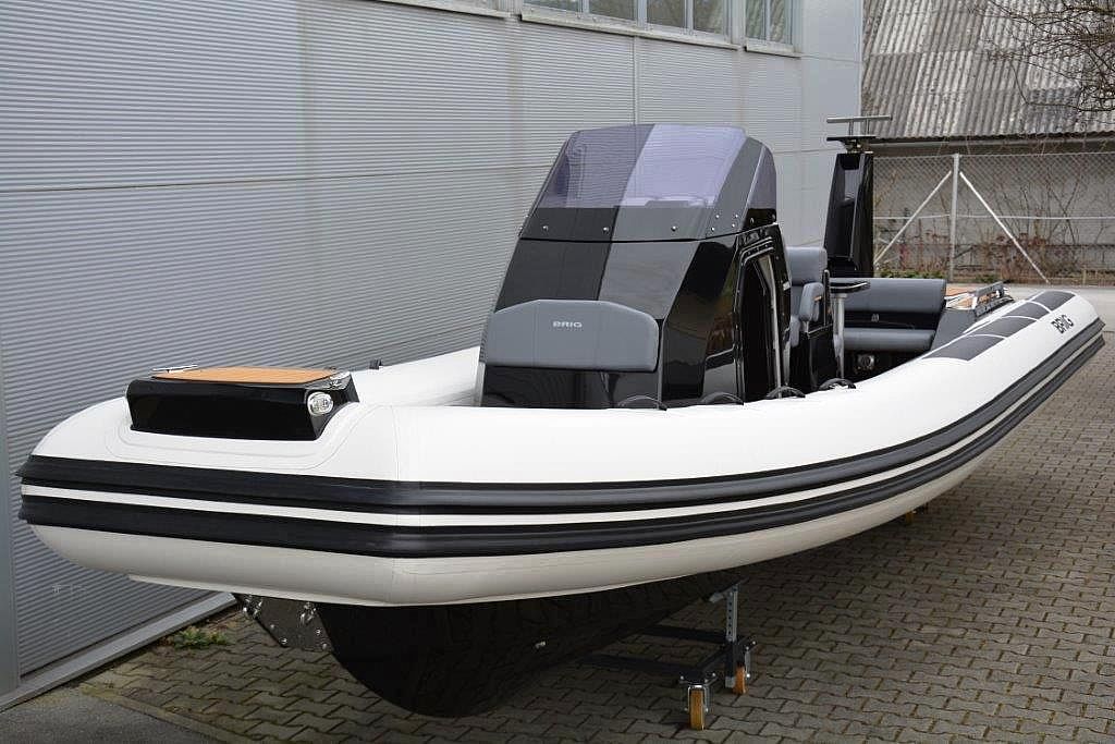 Brig EAGLE 8 z opremo - 2021