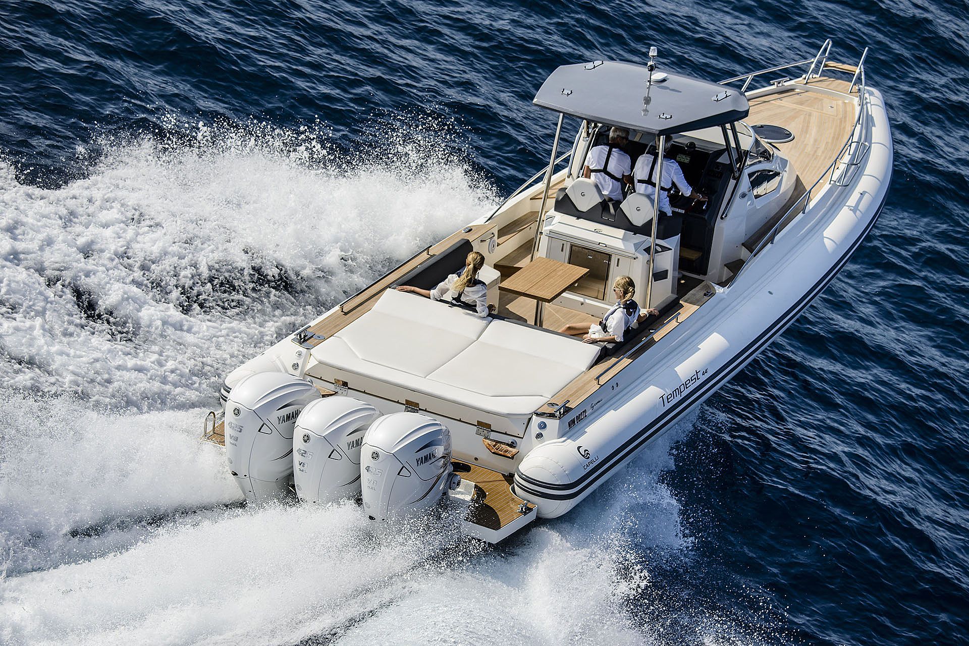 Capelli Tempest 44 + 3x Yamaha 425 XTO - 2022