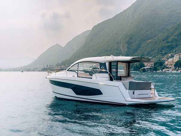Sealine C3302023 for sale: 395000.-EUR