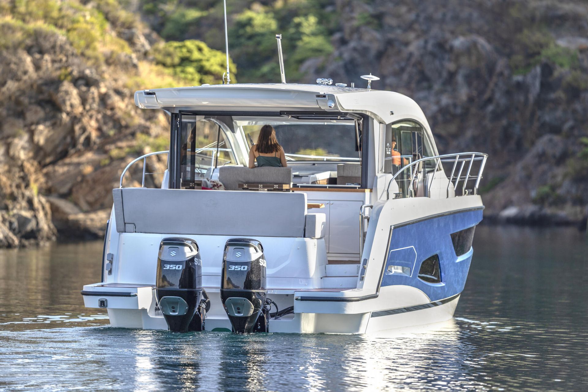 Sealine C390v - 2024