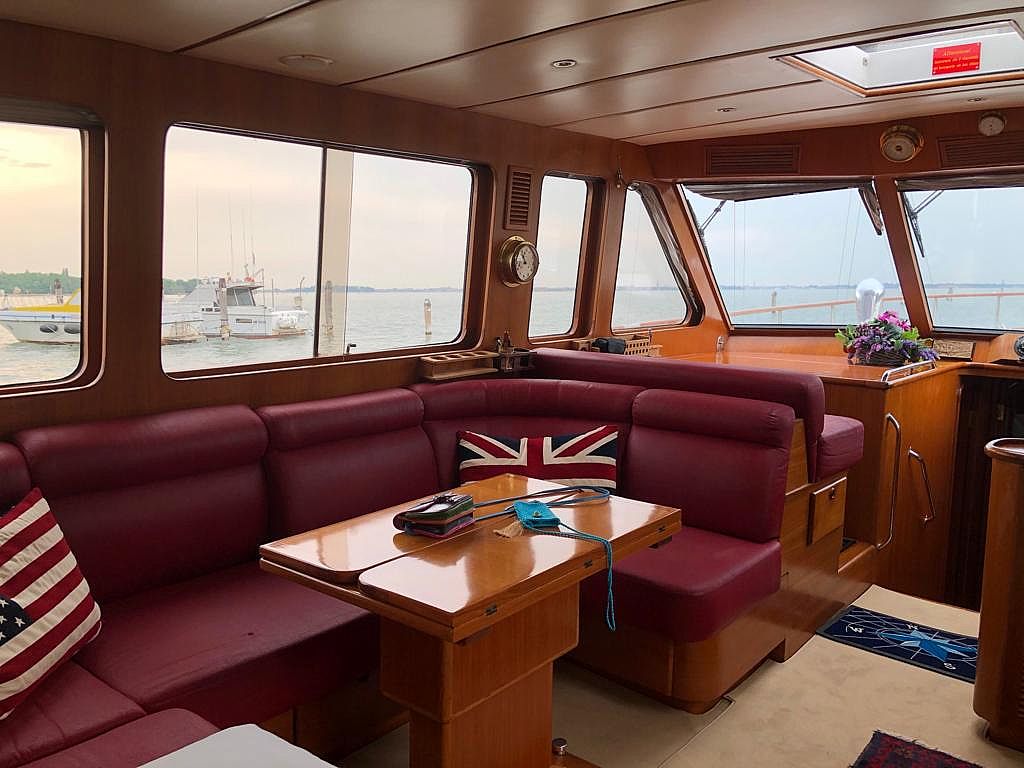 Alaska 17 Sedan - 2001 - for sale call for a price 