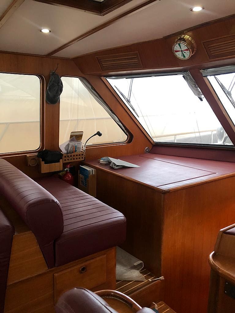 Alaska 17 Sedan - 2001 - for sale call for a price 