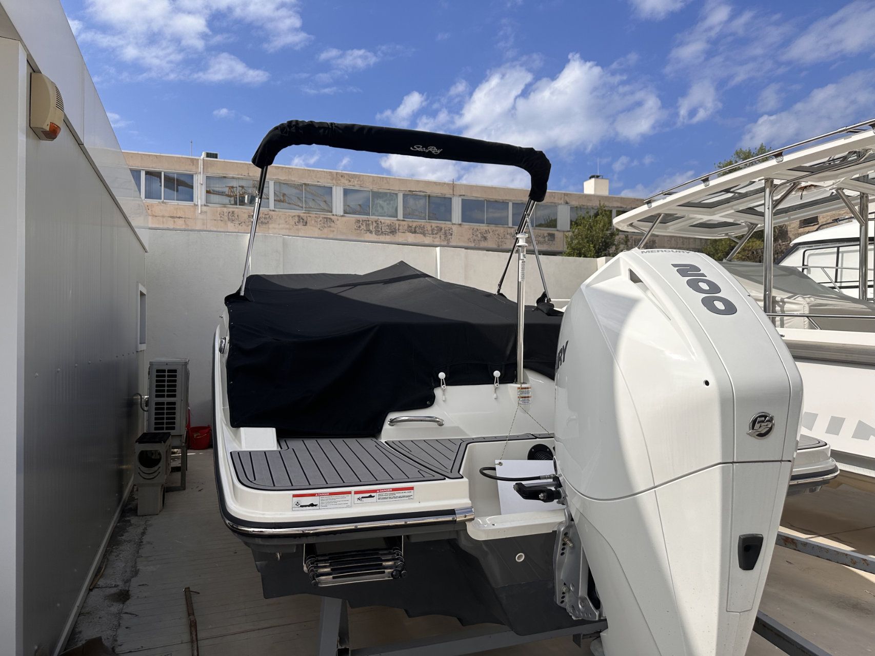 Sea Ray SPX 230 OB - 2023