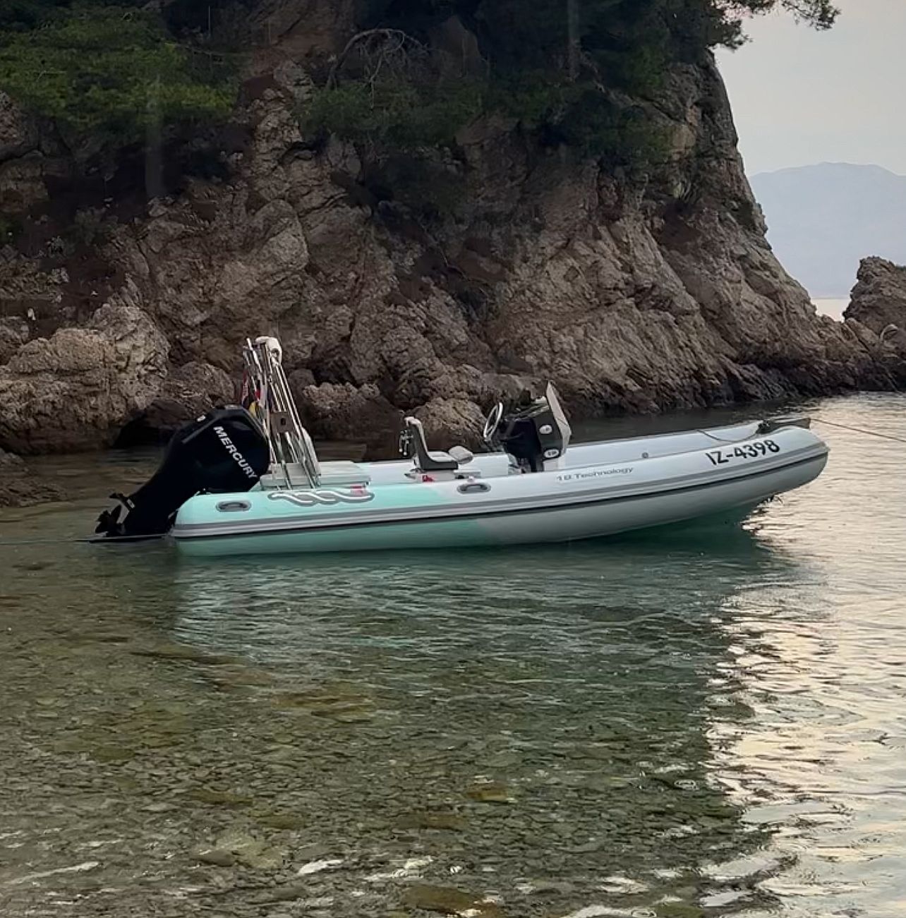 MV Marine 18 Technology + Mercury 100 + 100l integriran tank - 2016