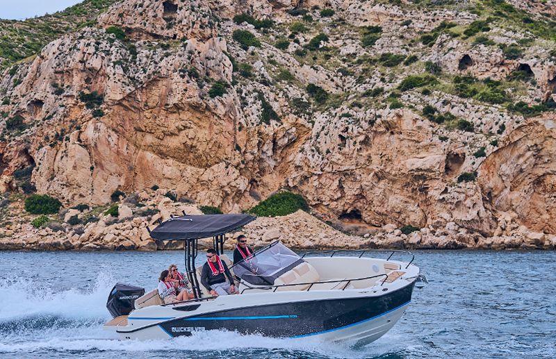 Quicksilver Activ 805 Open - 2025