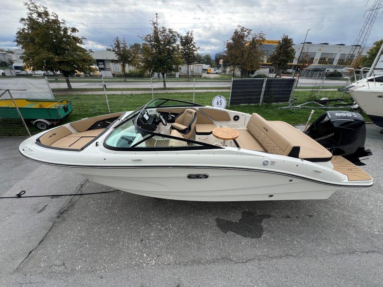Sea Ray 210 SPOE + Mercury F200 V6 - NOVI MODEL - 2024