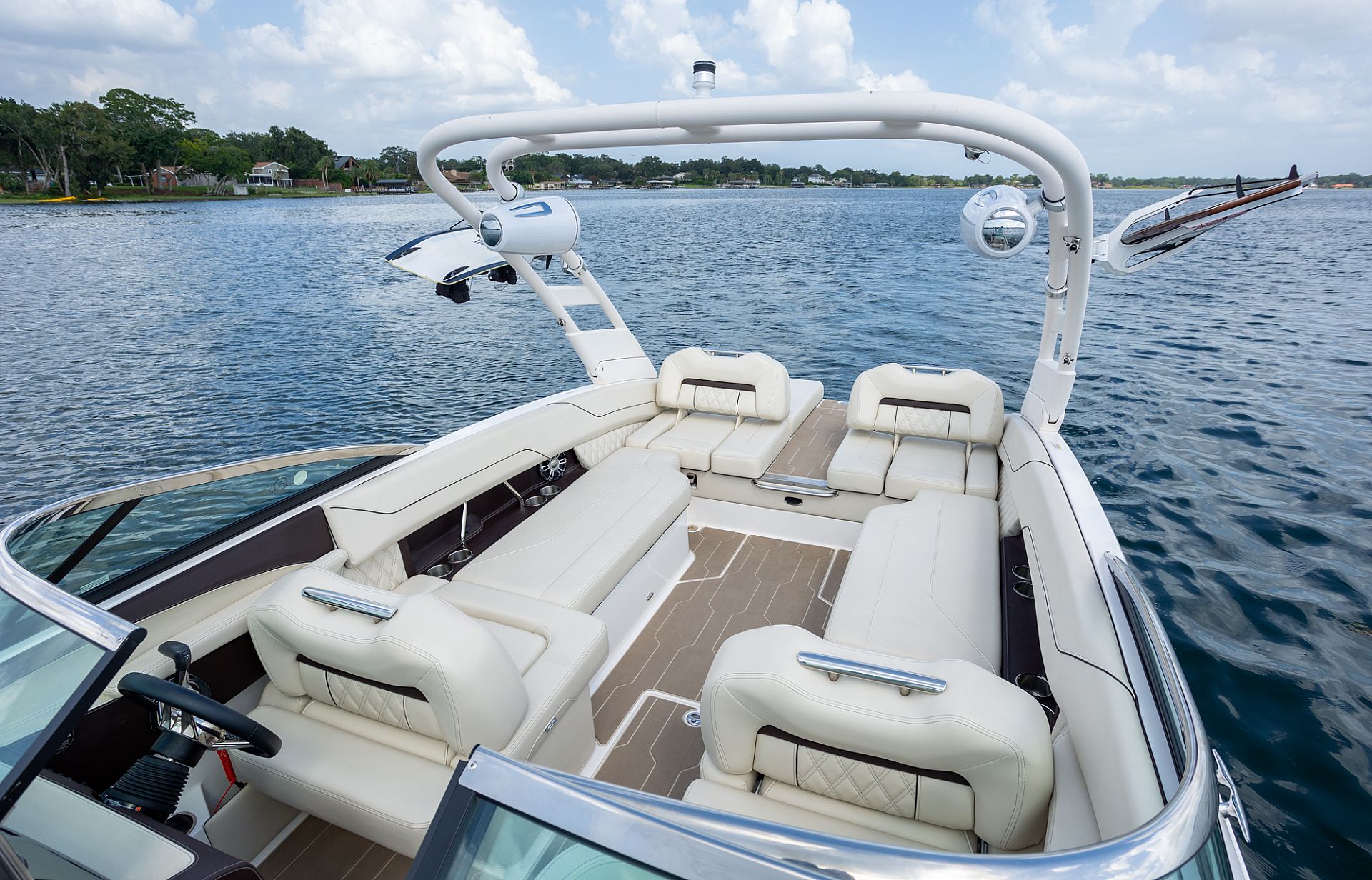 Regal LS6 Bowrider - 2025