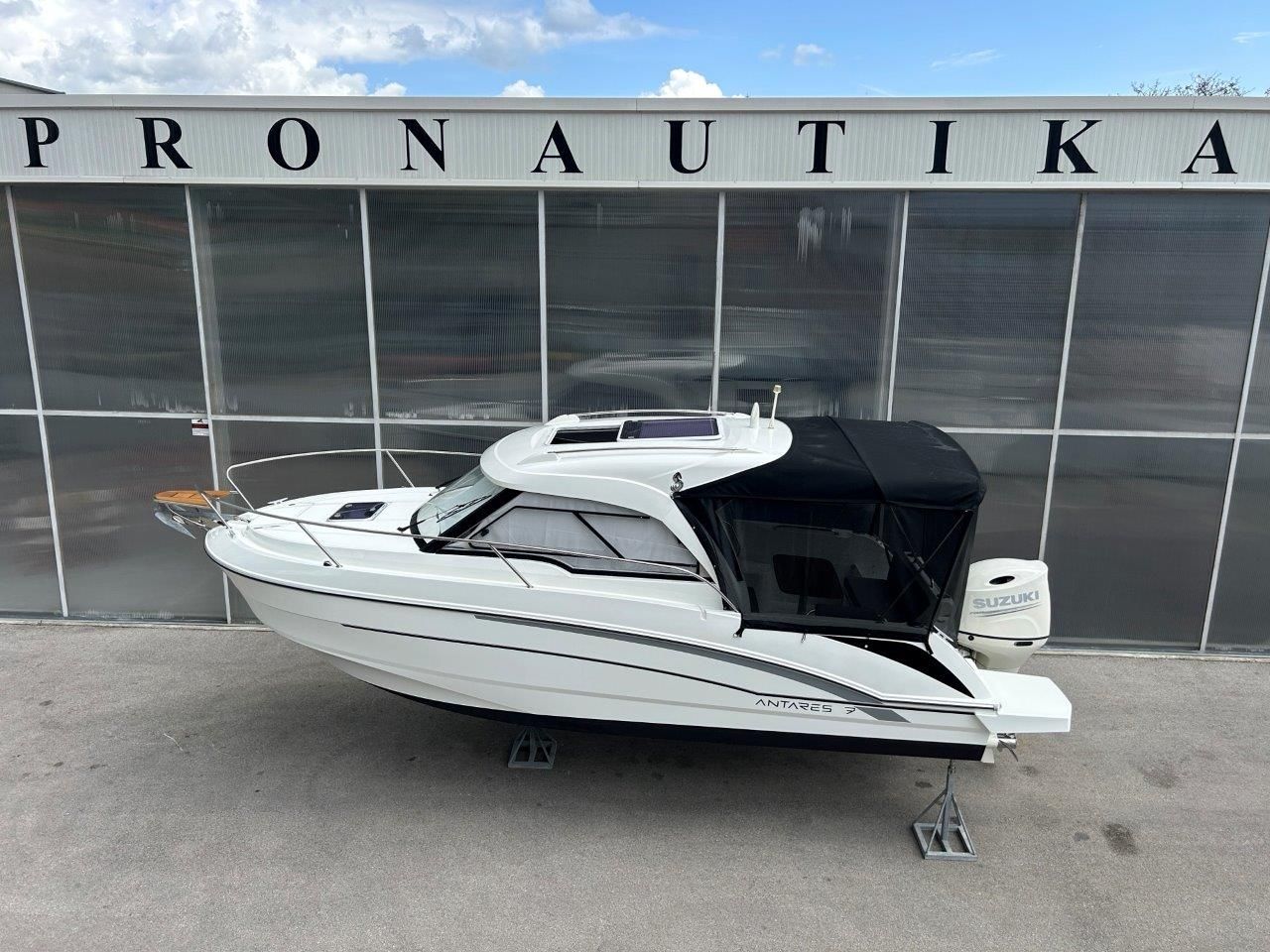 Beneteau Antares 7 OB - 2019