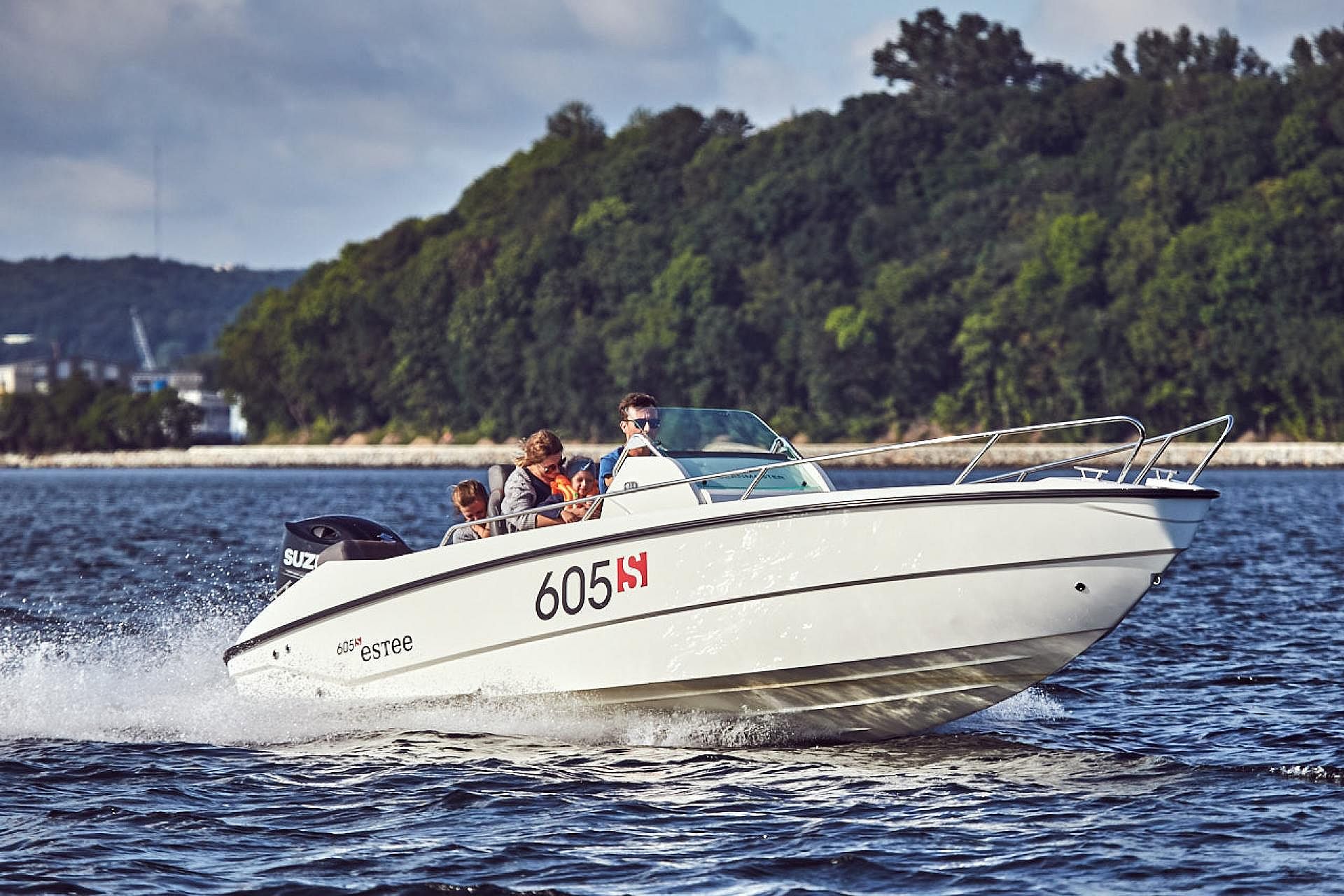 Ocean Master 605S + Suzuki 140 KS (bijela kapa motora) - 2024