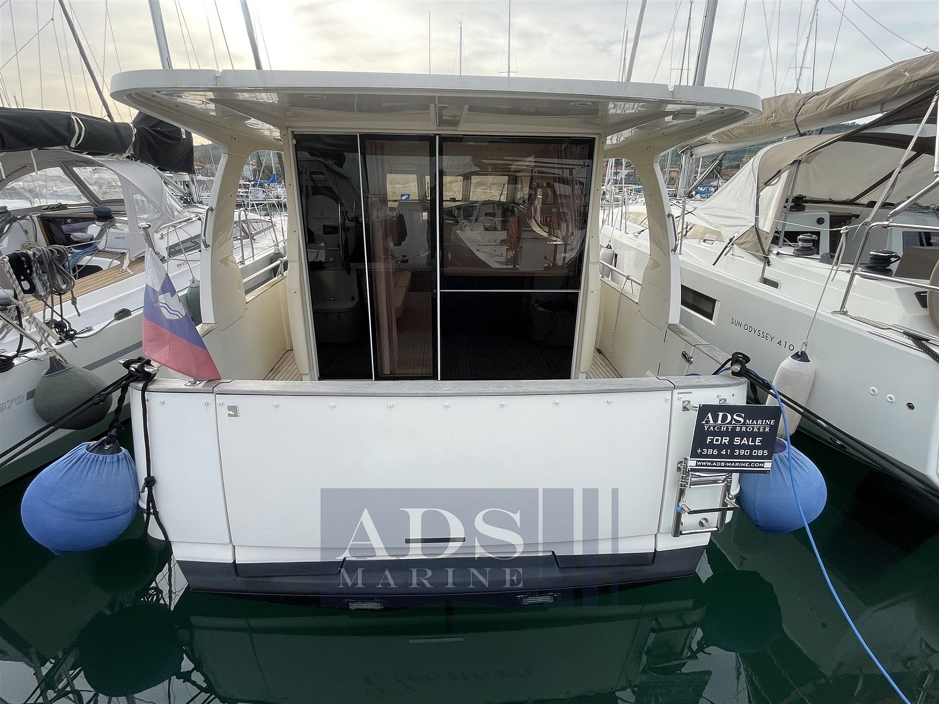 Greenline 33 - Volvo Penta D3-220 - 2011