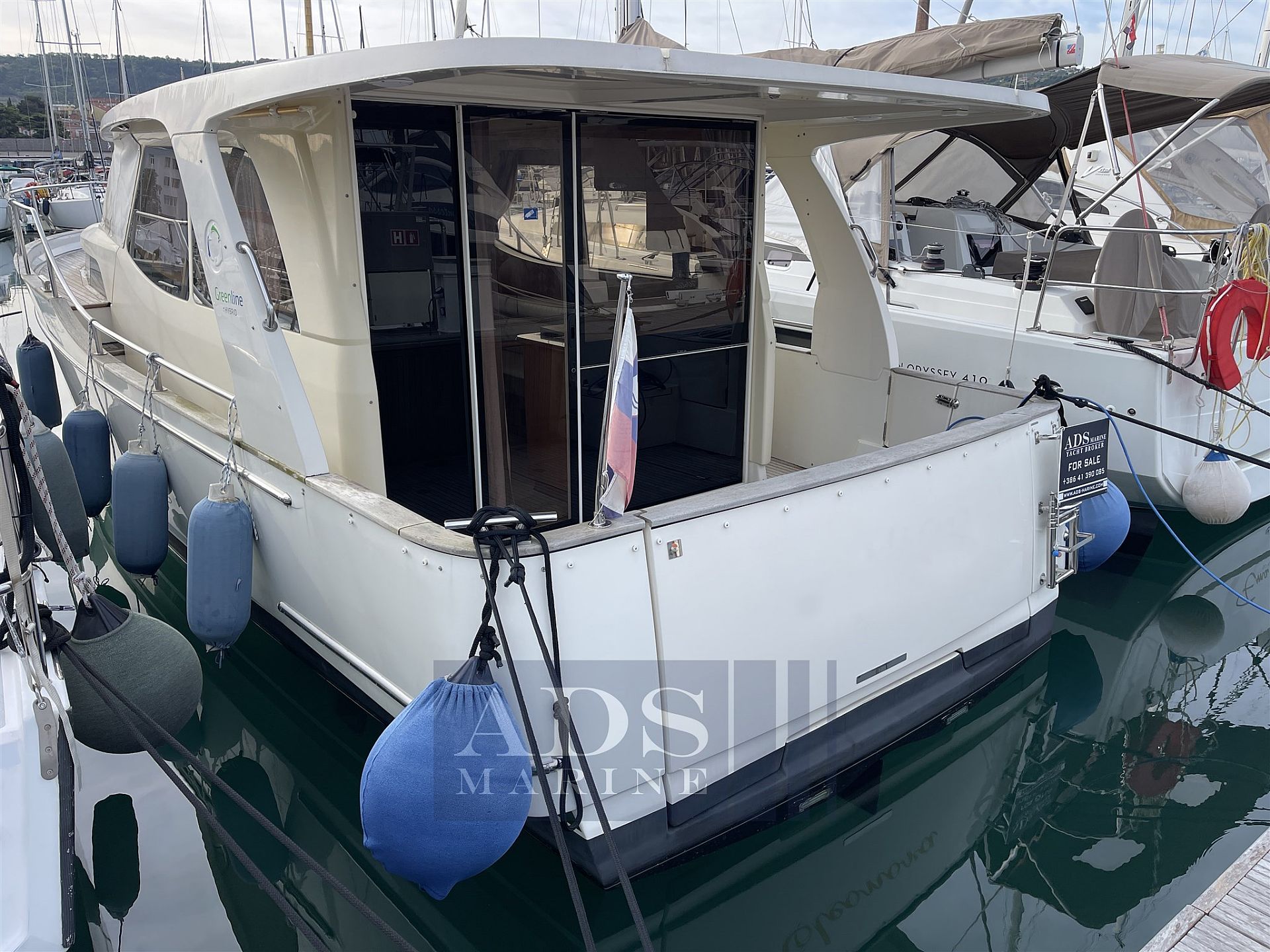 Greenline 33 - Volvo Penta D3-220 - 2011
