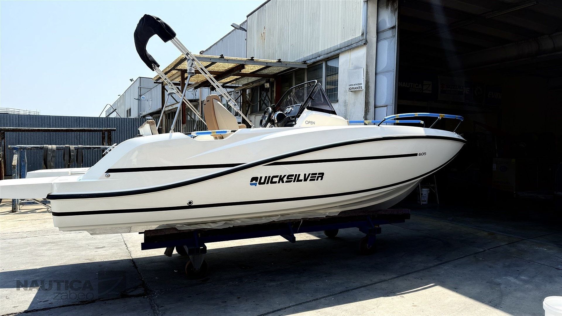 Quicksilver Activ 605 Open - 2025