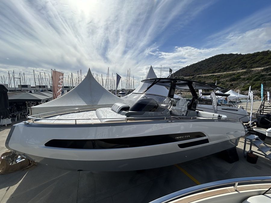 INVICTUS GT320 - 2024
