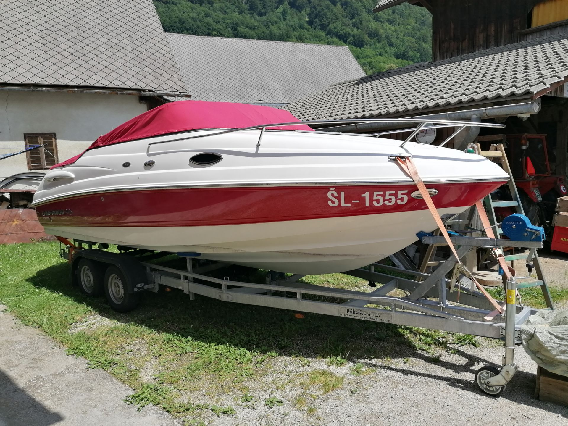 Chaparral 215 SSI z dvoosno prikolico - 2008