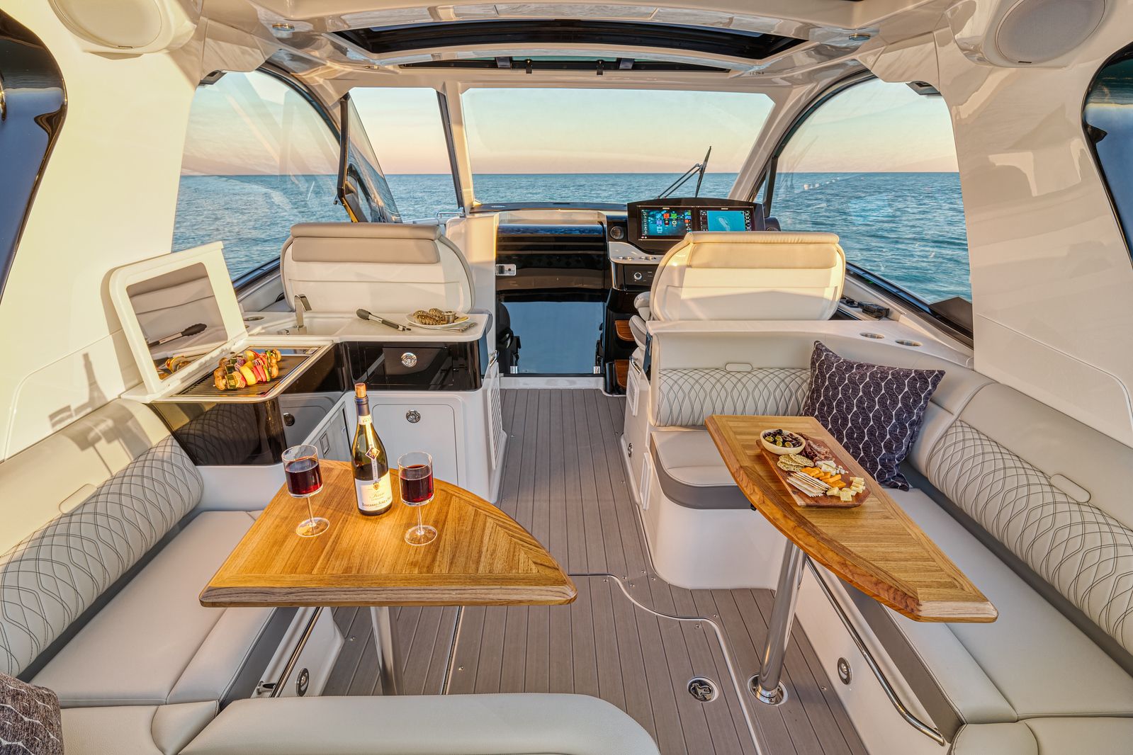 Sea Ray 370 Sundancer - 2025