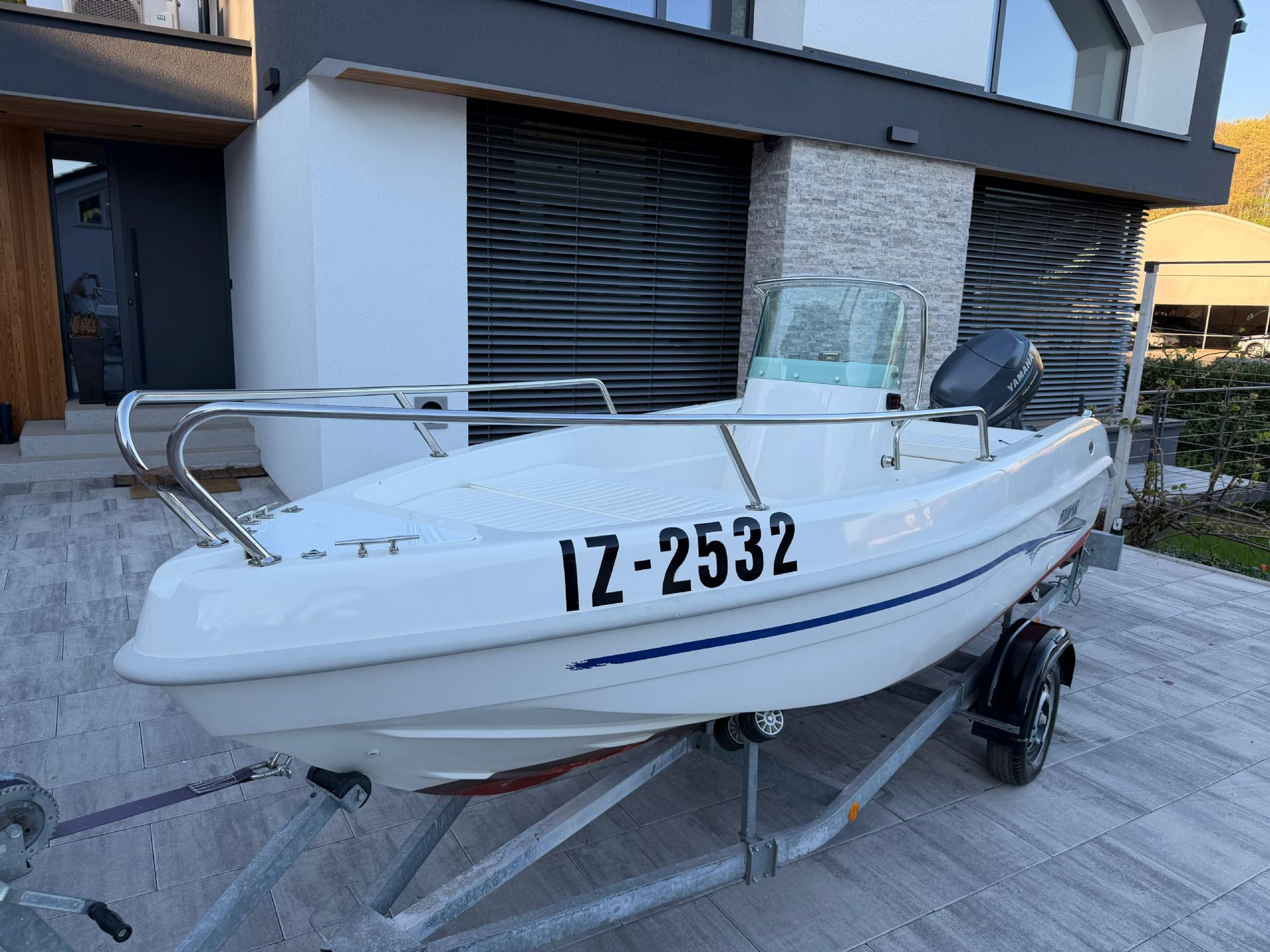 Aquamar Vulcanissimo 435 YAMAHA 30 ODLI�EN TENDA PRIKOLICA - 2004