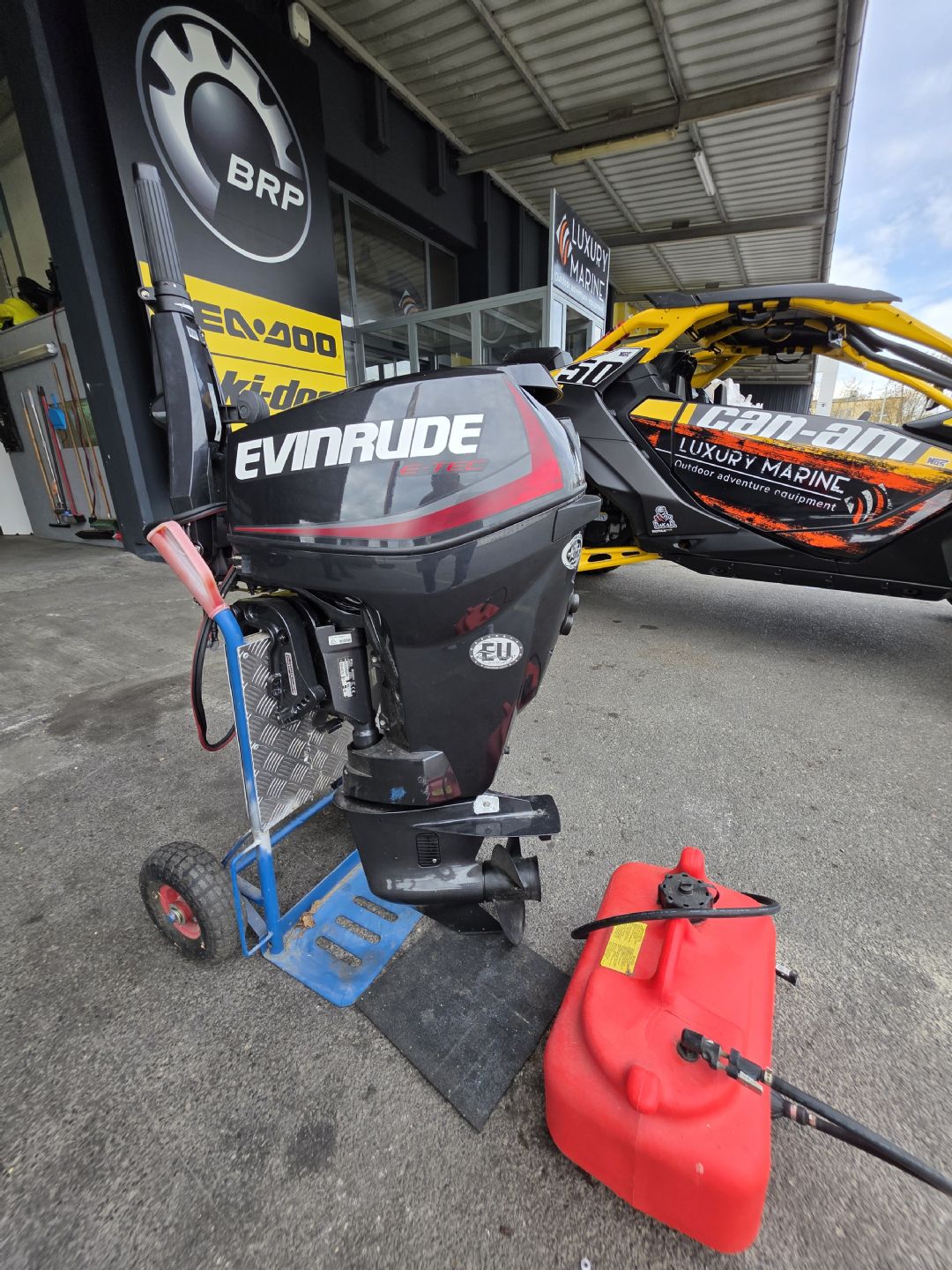 Evinrude E 30 DRGAF - kratka os - ro�no upravljanje - 13 ur - 2019