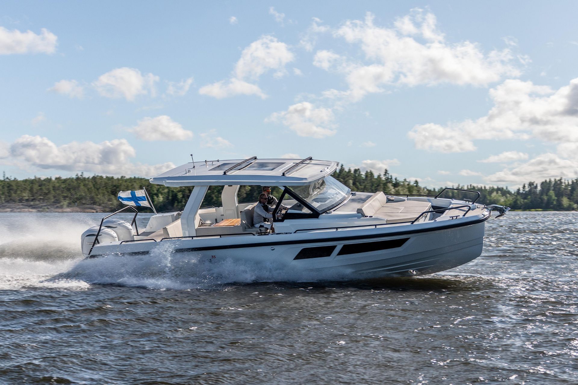 Quarken 35 Sport Tourer  2x Yamaha F300-V PRIHODU - AKCIJA - 2026