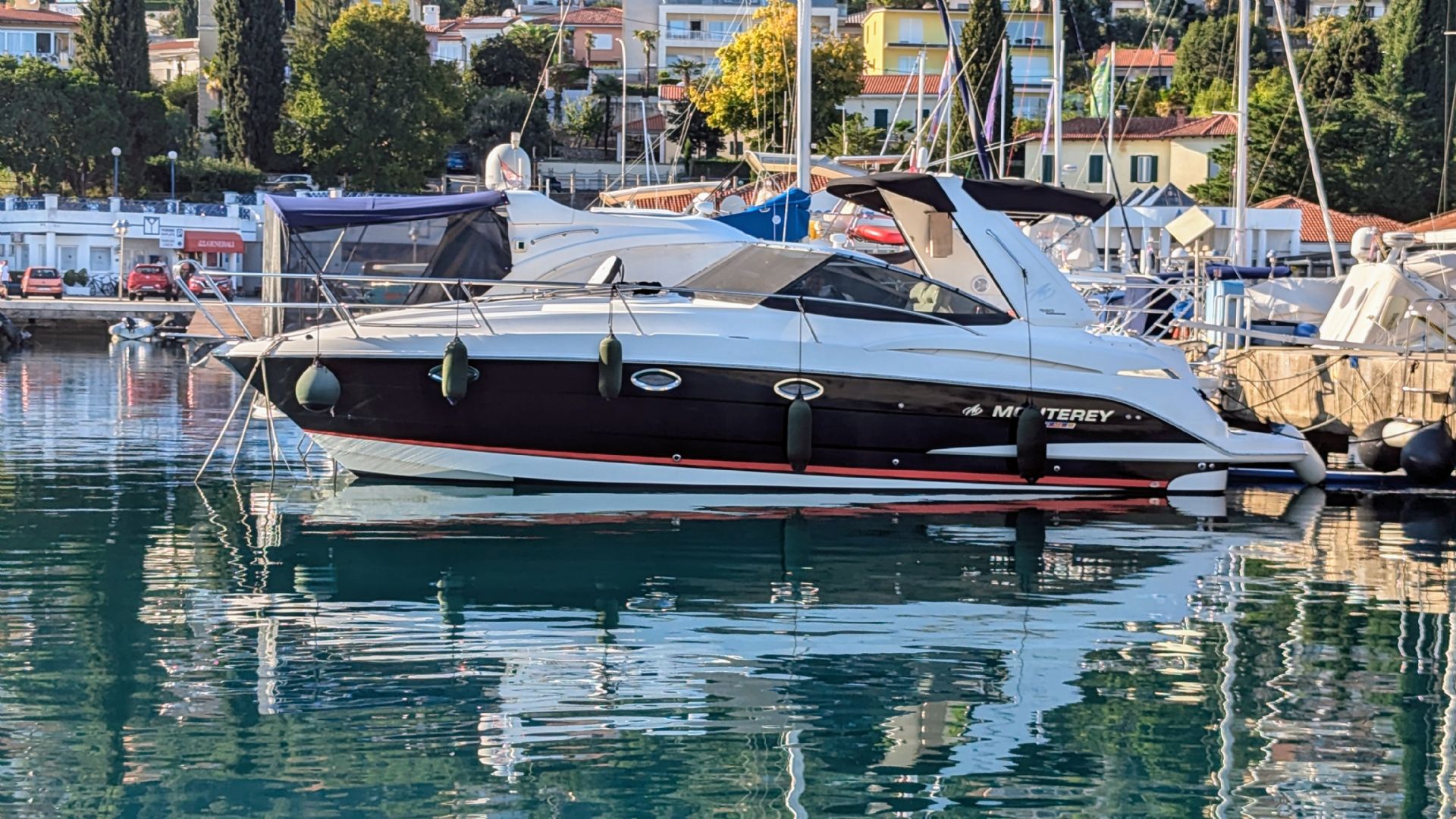 Monterey 330 SPORT YACHT - 2006 - for sale: 86000.-EUR