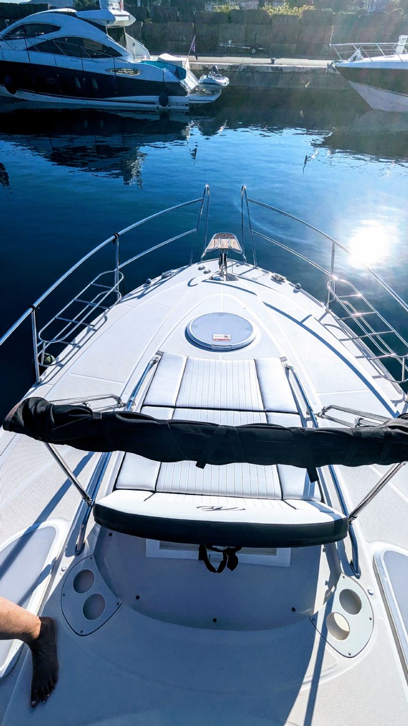 Monterey 330 SPORT YACHT - 2006