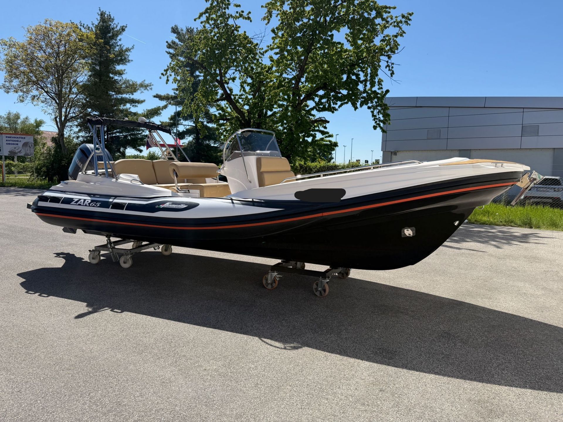 ZAR FORMENTI 65+ YAMAHA F200XCB - KOT NOV SAMO 79UR - 2024