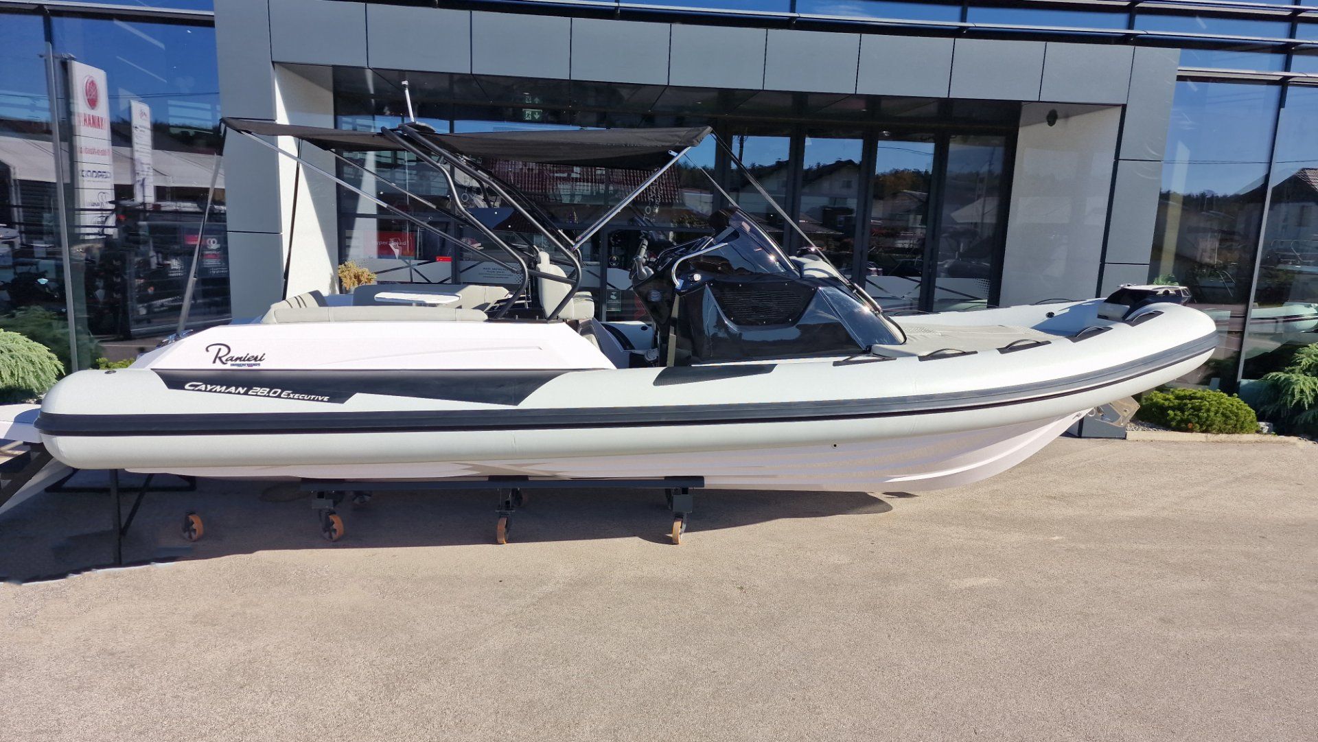 Ranieri International Cayman 28.0 Executive z 2x YAMAHA F200 - 2026