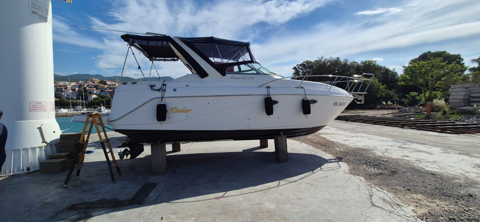 Rinker Fiesta Vee 270 - 2004 - for sale: 34999.-EUR