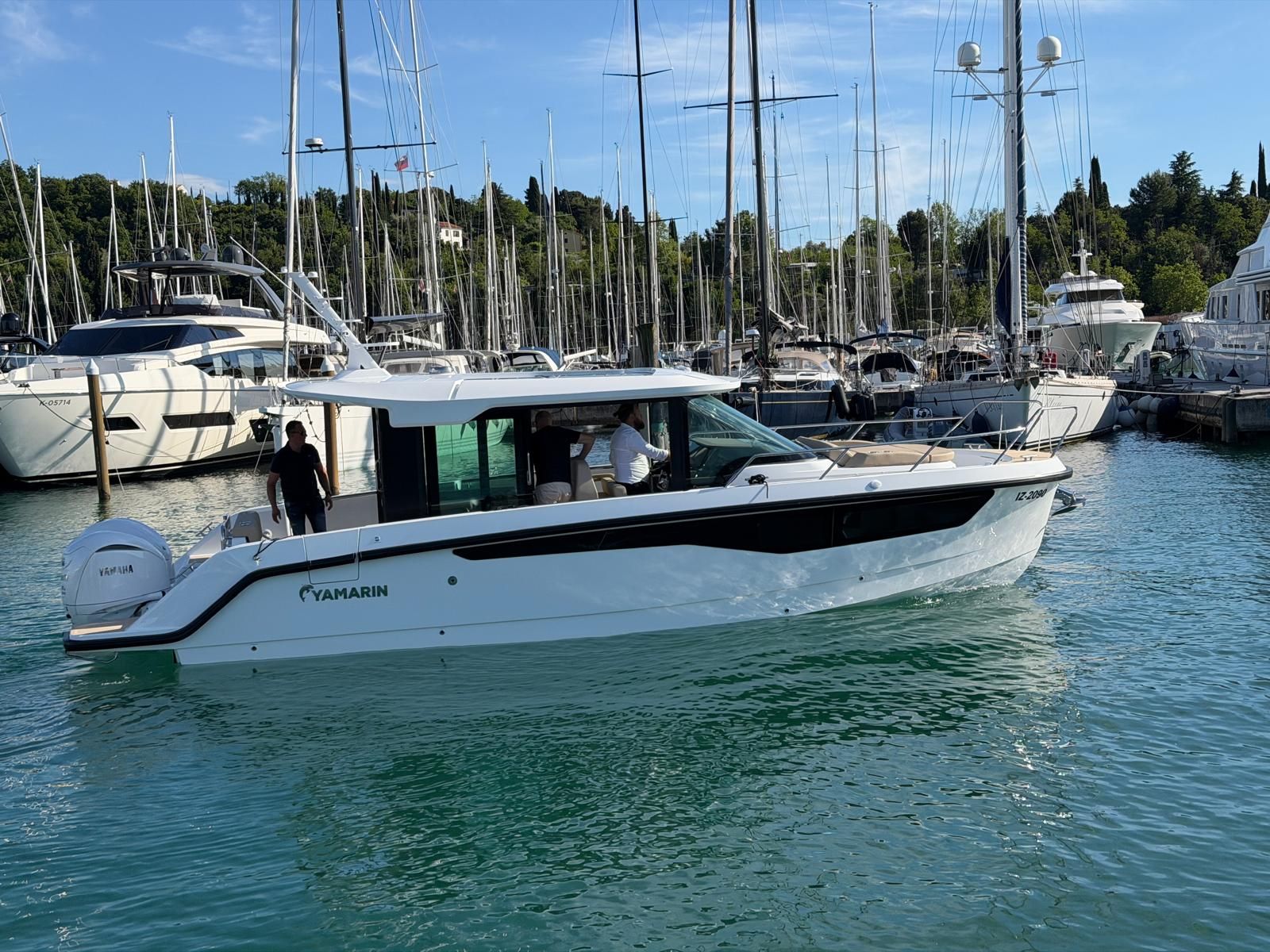 YAMARIN AURA 33 Cabin + YAMAHA F300 TWIN - PREMIERA - 2026