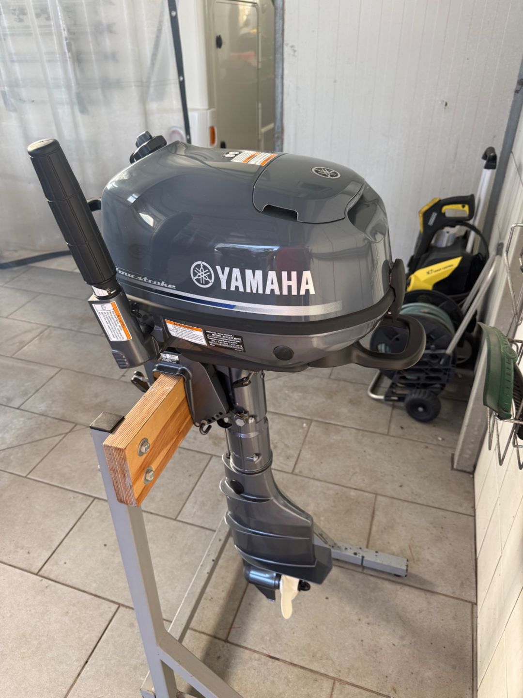 EV Euro vinil z novim motorjem Yamaha 4 IL SEMIRIGIDO 220 - 2020
