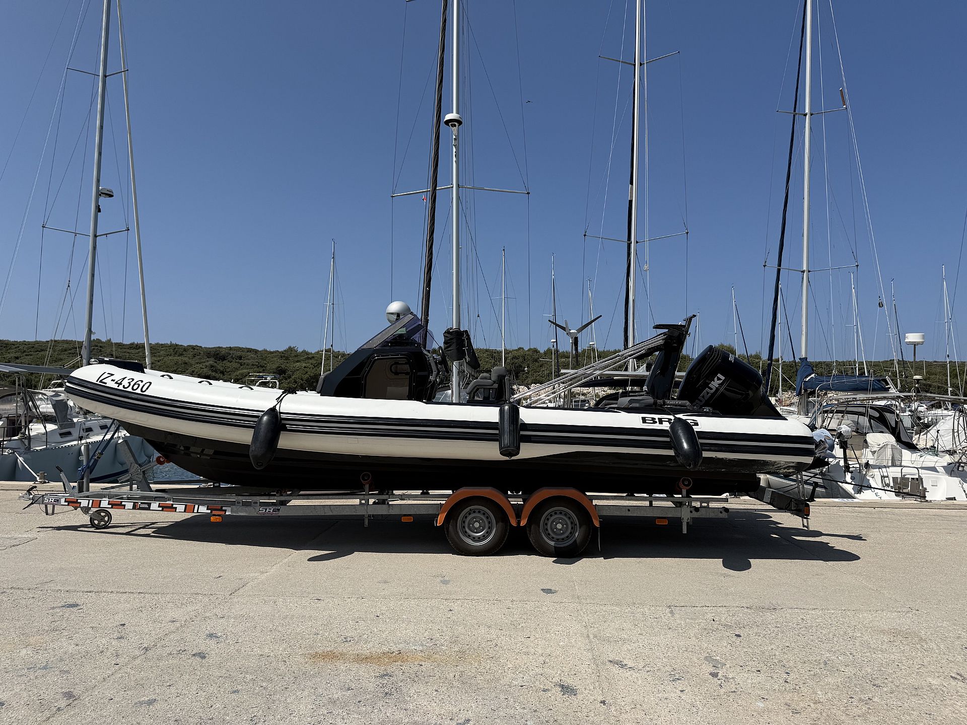 Brig Eagle 8   SUZUKI 300 DF 300 APX - 2021