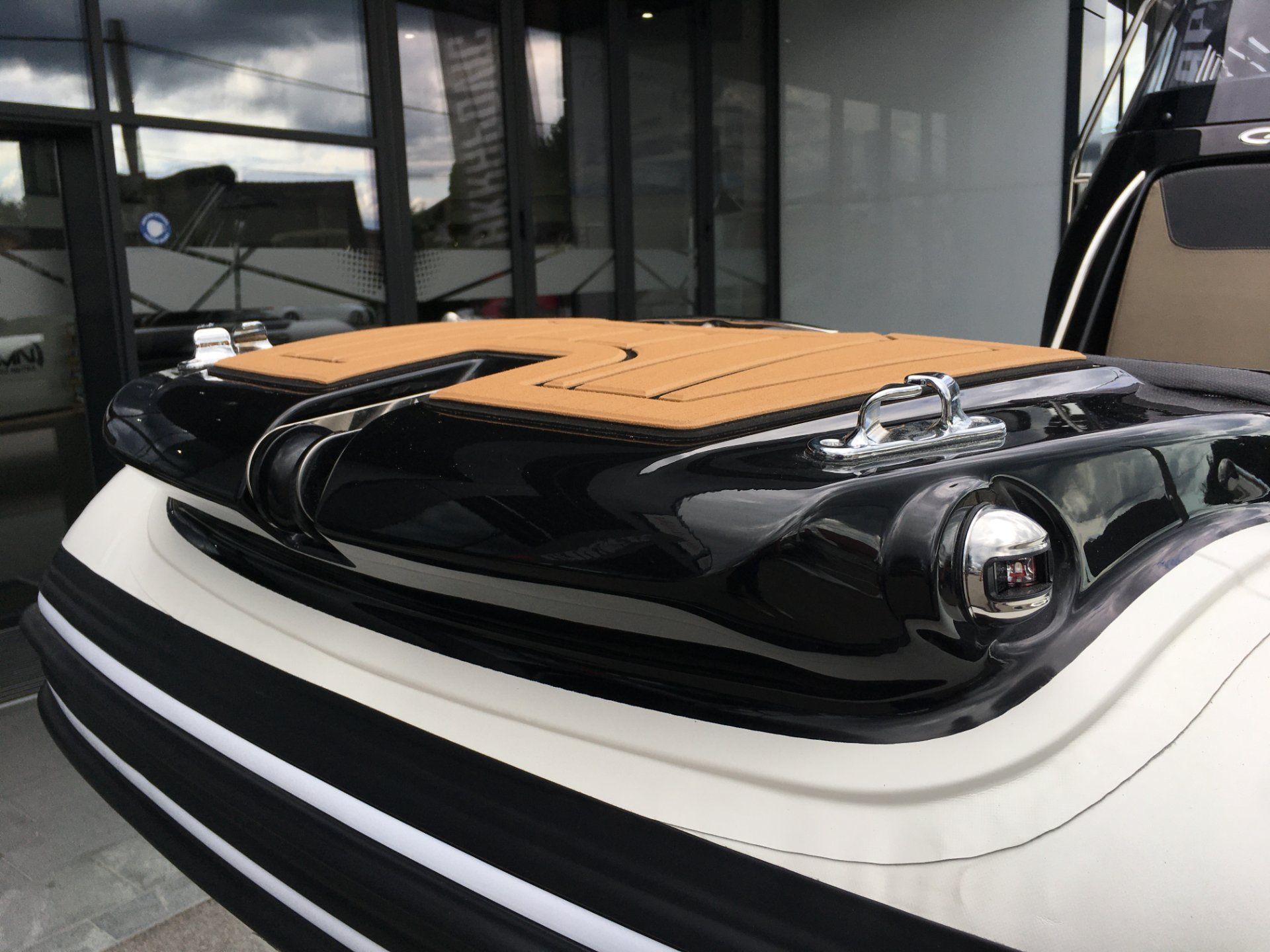 GRAND BOATS G650 OFF WHITE - V PRIHODU - 2026
