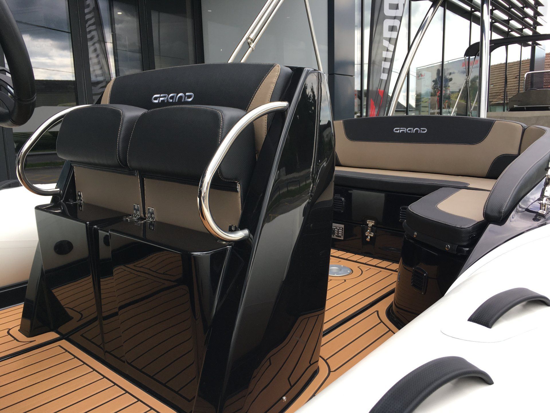 GRAND BOATS G650 OFF WHITE - V PRIHODU - 2026