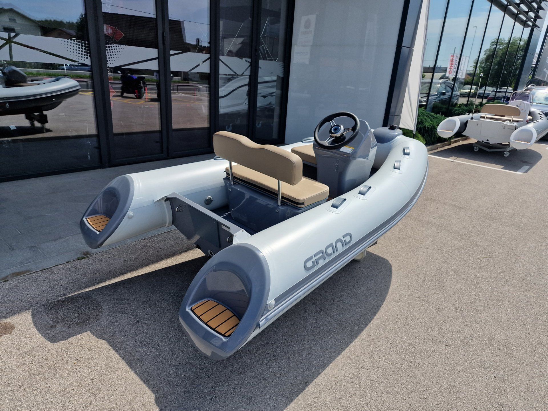GRAND BOATS S300HL ARCTIC GREY - V PRIHODU - 2026