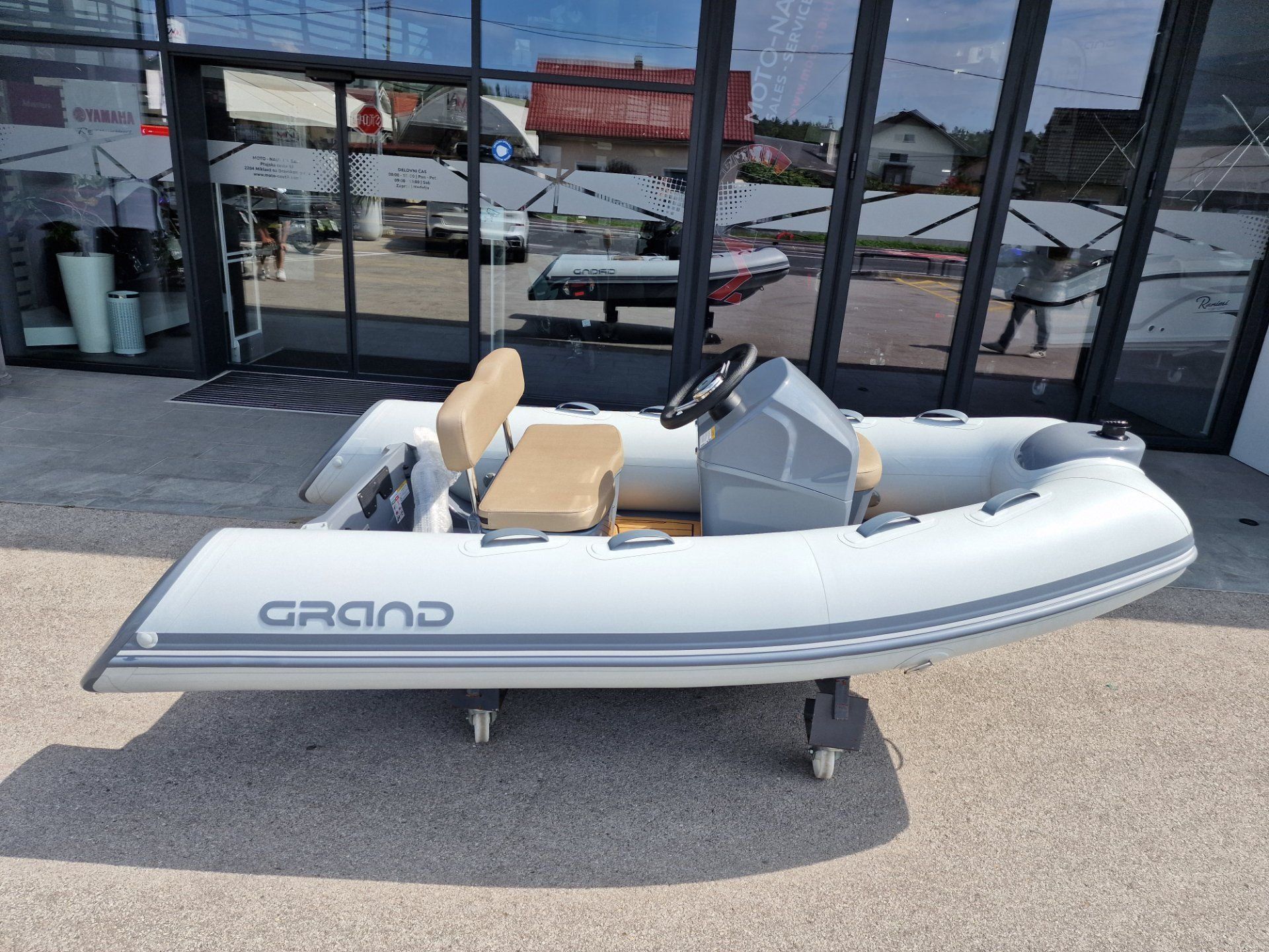 GRAND BOATS S300HL ARCTIC GREY - V PRIHODU - 2026
