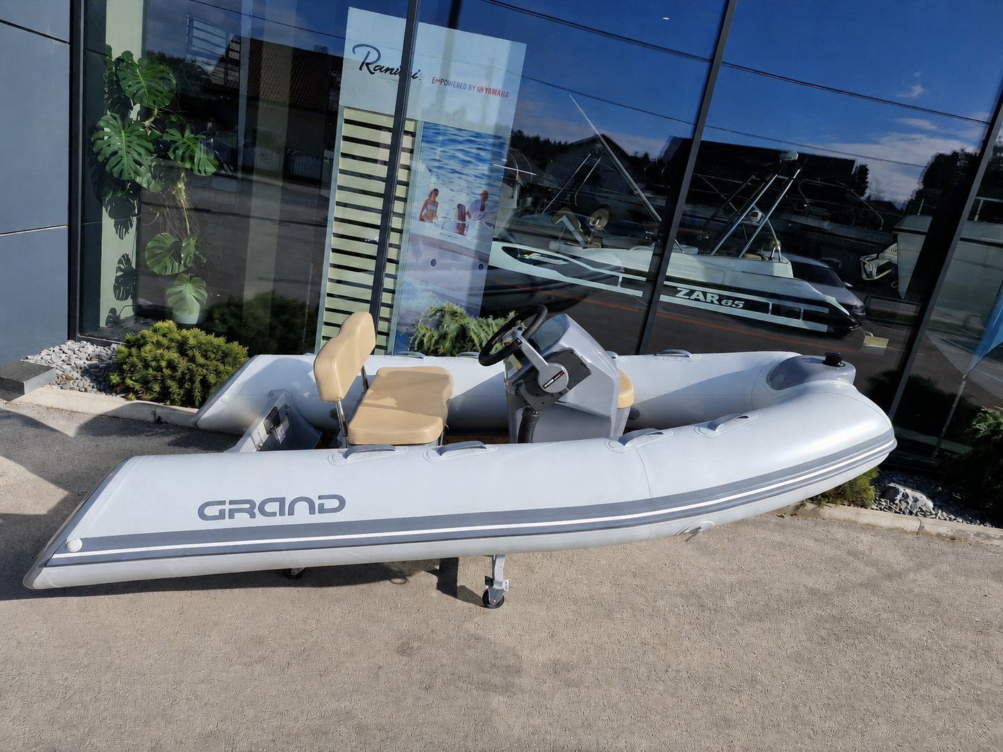 GRAND BOATS S330HL ARCTIC GREY - V PRIHODU - 2026