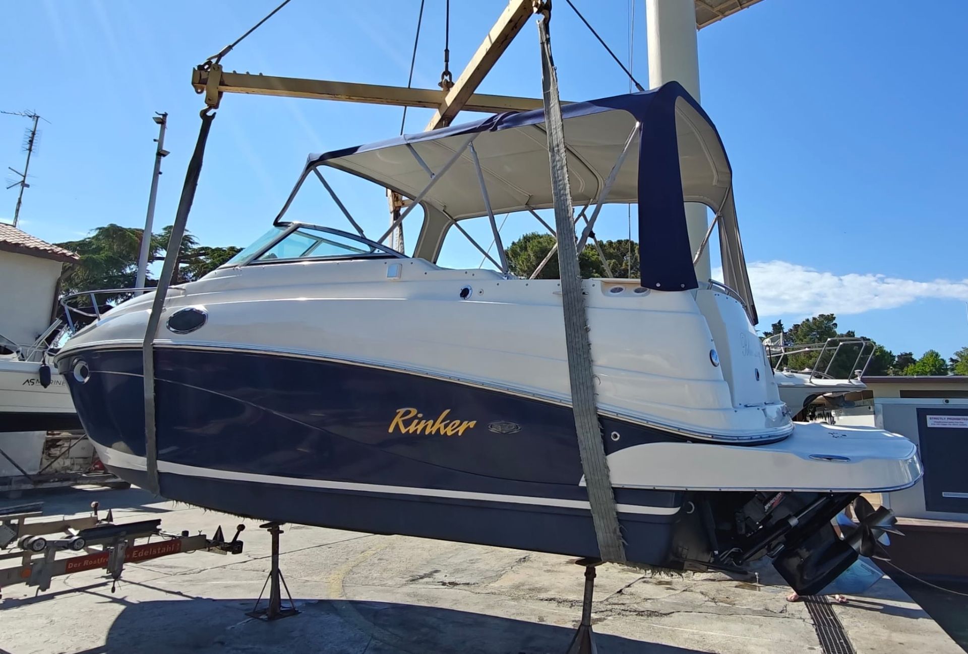 Rinker 250 - 2005 - for sale call for a price 